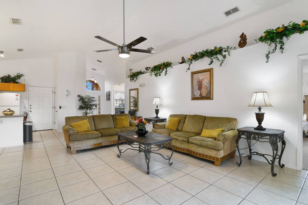 Photo of Livingroom in Bridgewater Crossing