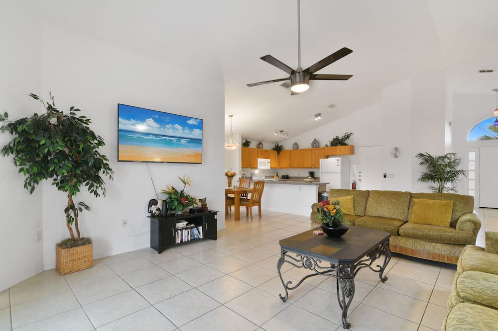 Photo of Livingroom in Bridgewater Crossing