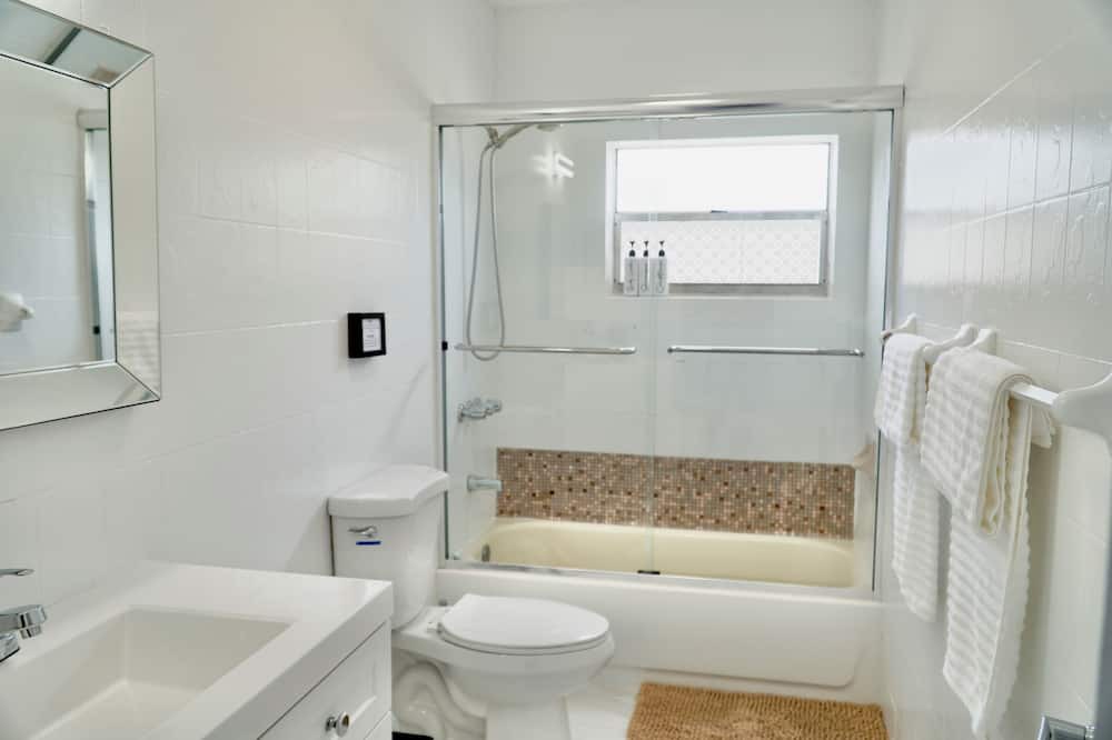 Photo of Bathroom in Coral Terrace