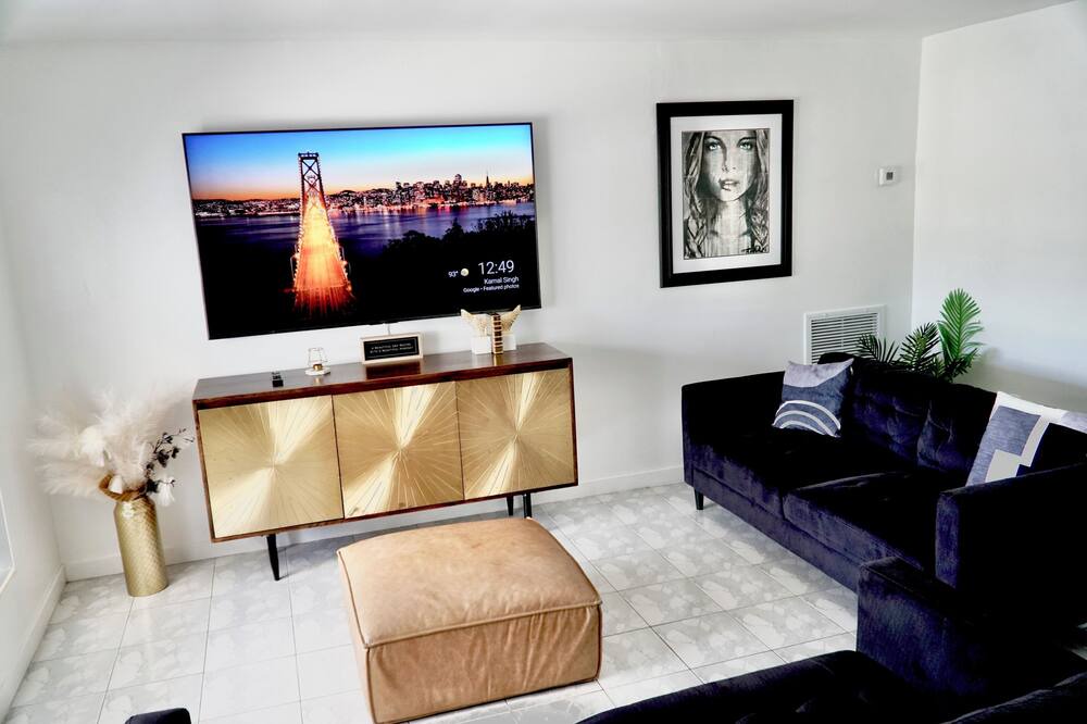Photo of Livingroom in Coral Terrace