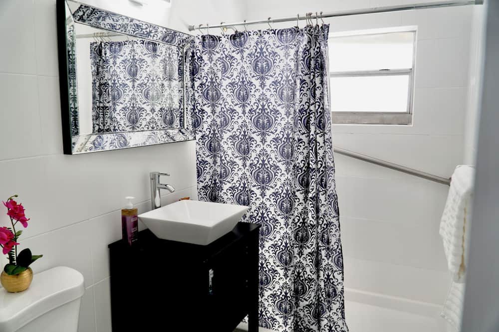 Photo of Bathroom in Coral Terrace