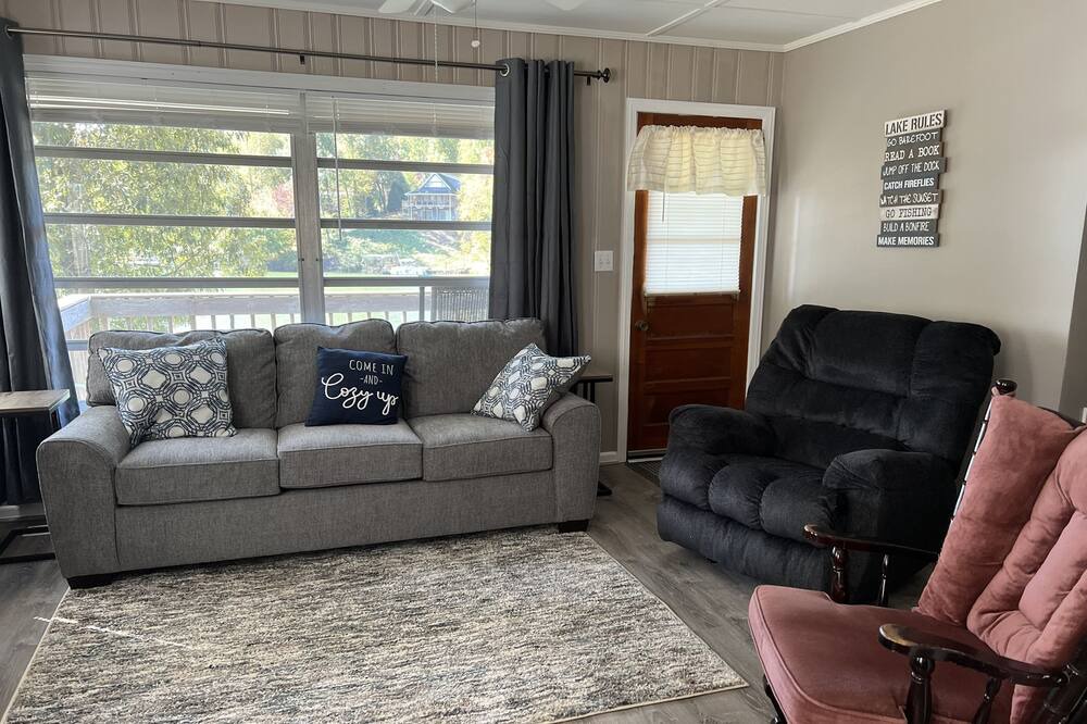 Photo of Livingroom in Tamassee
