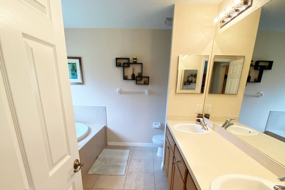 Photo of Bathroom in South Gulf Cove