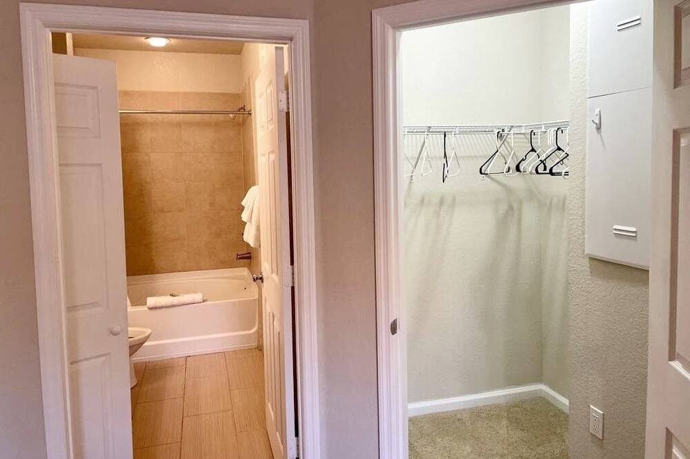 Photo of Bathroom in Port Tampa City