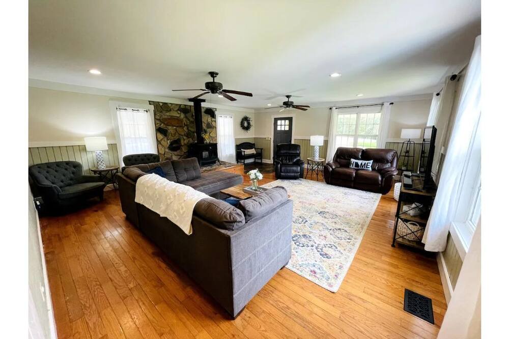 Photo of Livingroom in Dahlonega