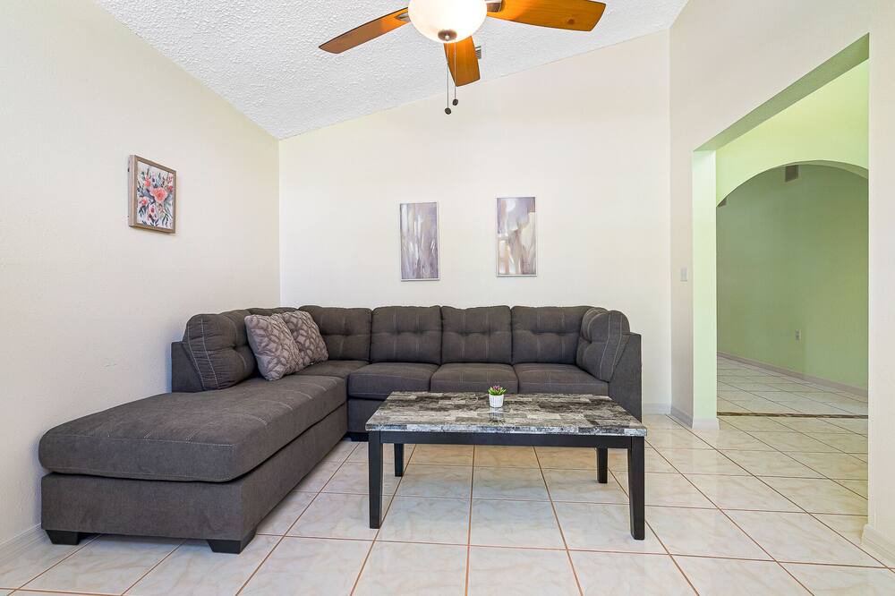 Photo of Livingroom in Carrollwood