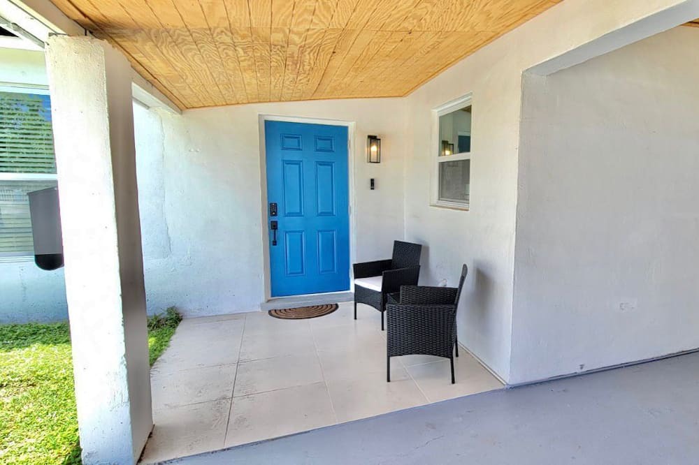 Photo of Patio Balcony in West Hollywood