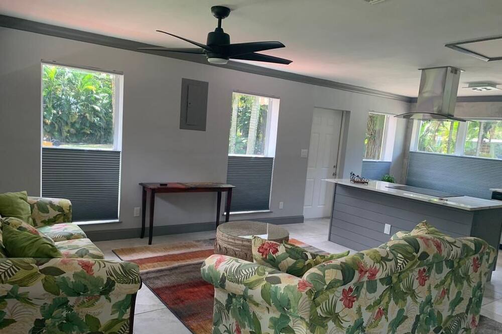 Photo of Livingroom in Cooper City