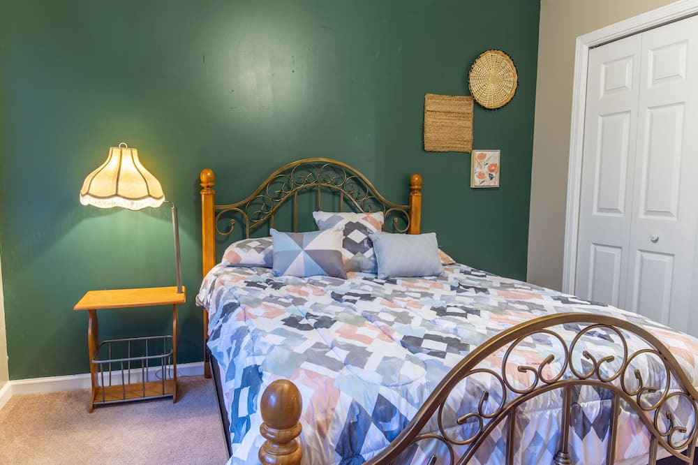 Photo of Bedroom in Enterprise