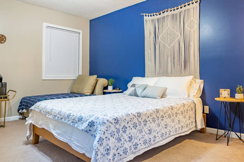 Photo of Bedroom in Enterprise