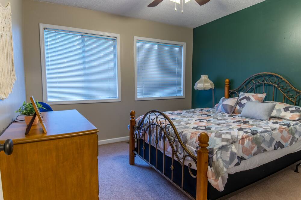 Photo of Bedroom in Enterprise