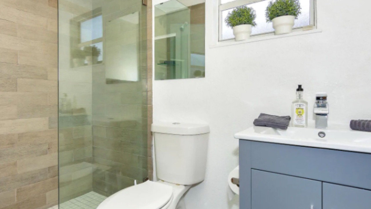 Photo of Bathroom in Allapattah