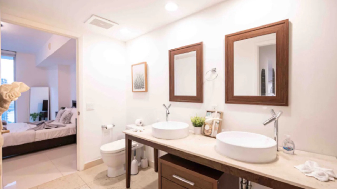 Photo of Bathroom in Allapattah