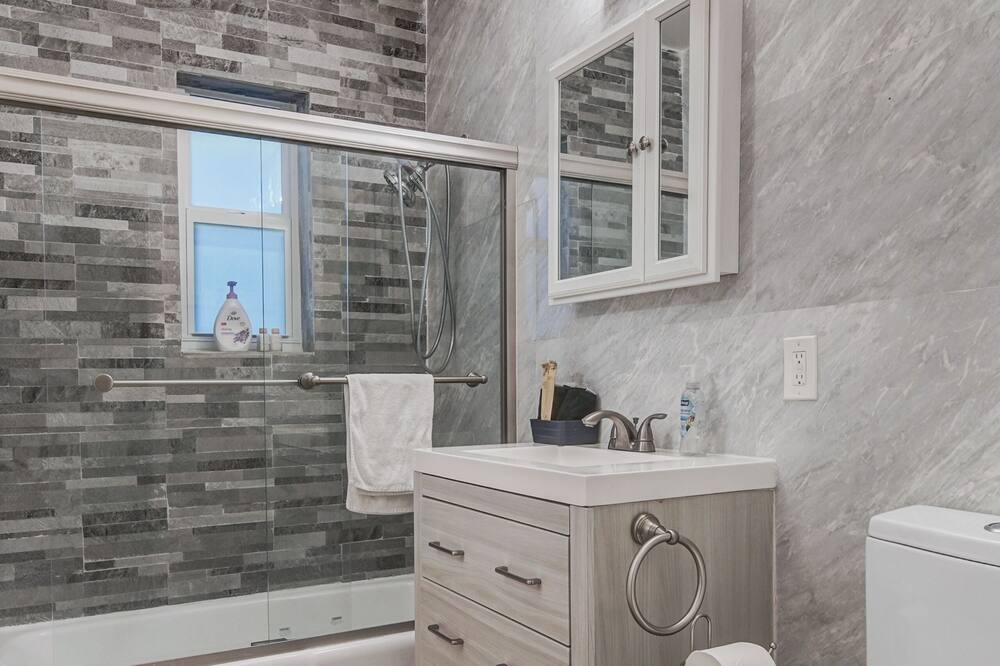 Photo of Bathroom in Biscayne Park