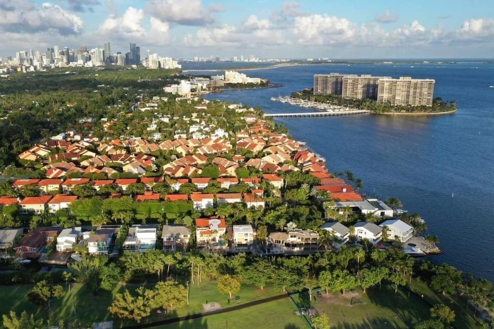 Photo of Others in Biscayne Park