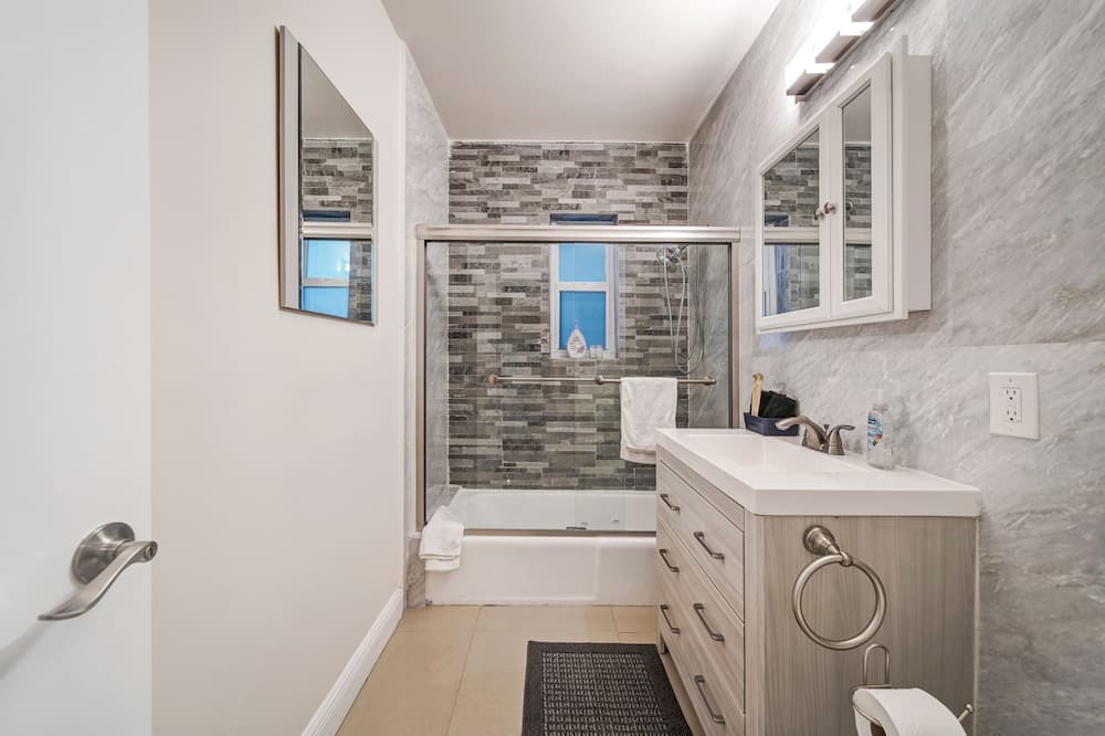 Photo of Bathroom in Biscayne Park