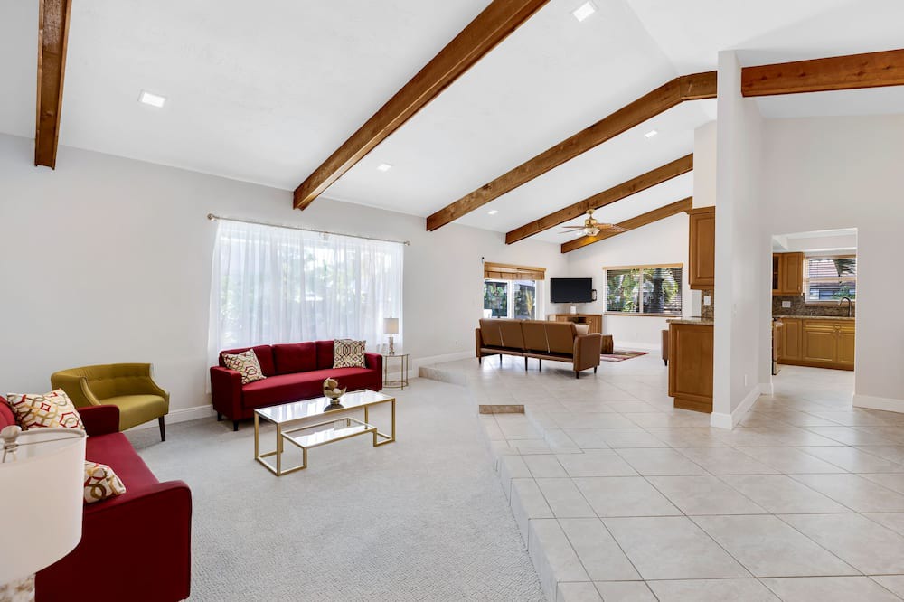 Photo of Livingroom in Cooper City