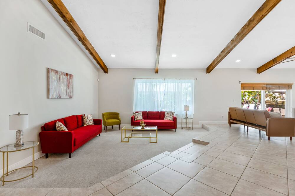 Photo of Livingroom in Cooper City