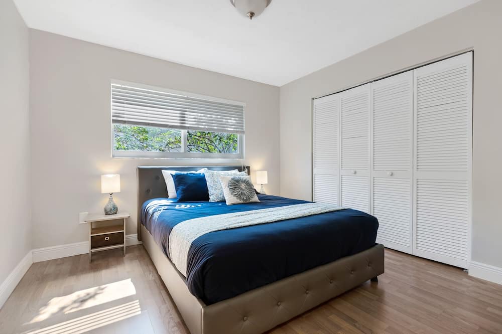 Photo of Bedroom in Cooper City