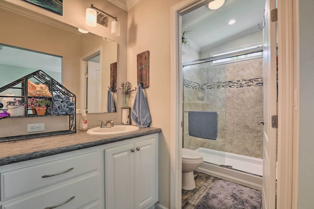 Photo of Bathroom in Truckland