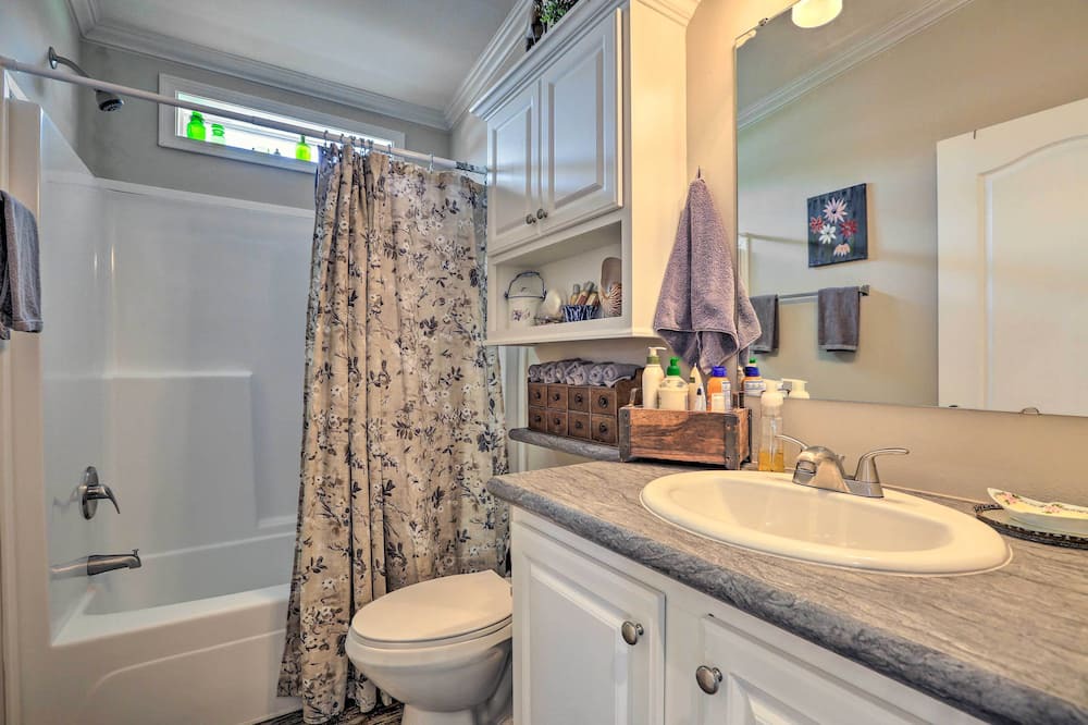 Photo of Bathroom in Truckland