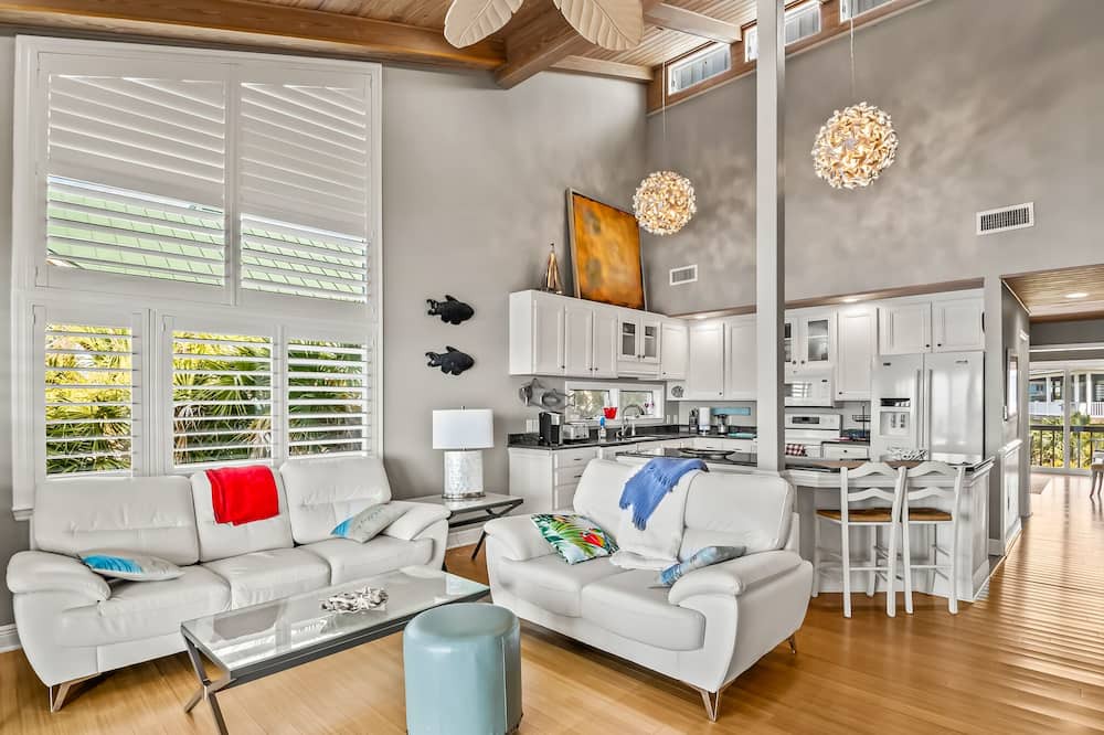 Photo of Livingroom in Crawfordville