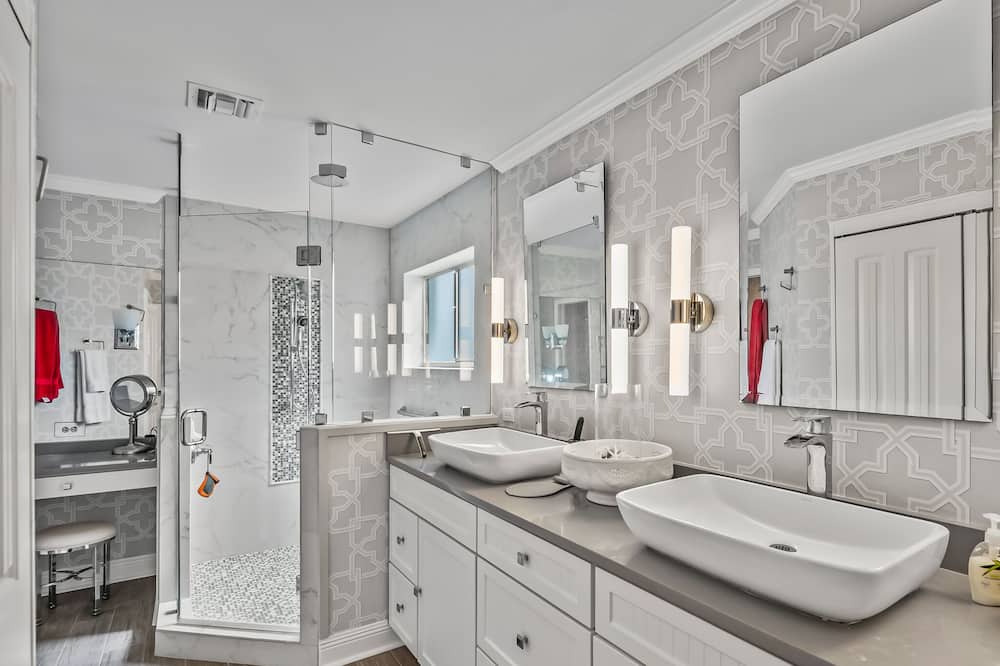 Photo of Bathroom in Crawfordville
