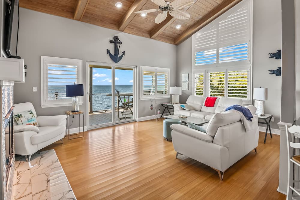 Photo of Livingroom in Crawfordville