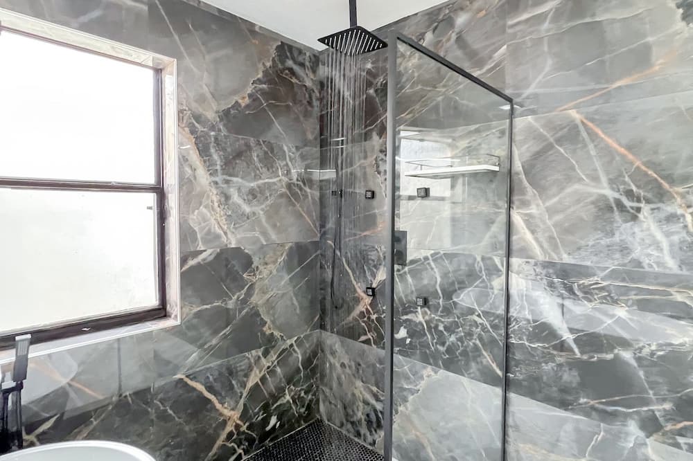 Photo of Bathroom in Greenview Shores