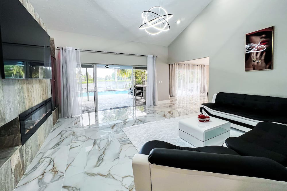 Photo of Livingroom in Greenview Shores