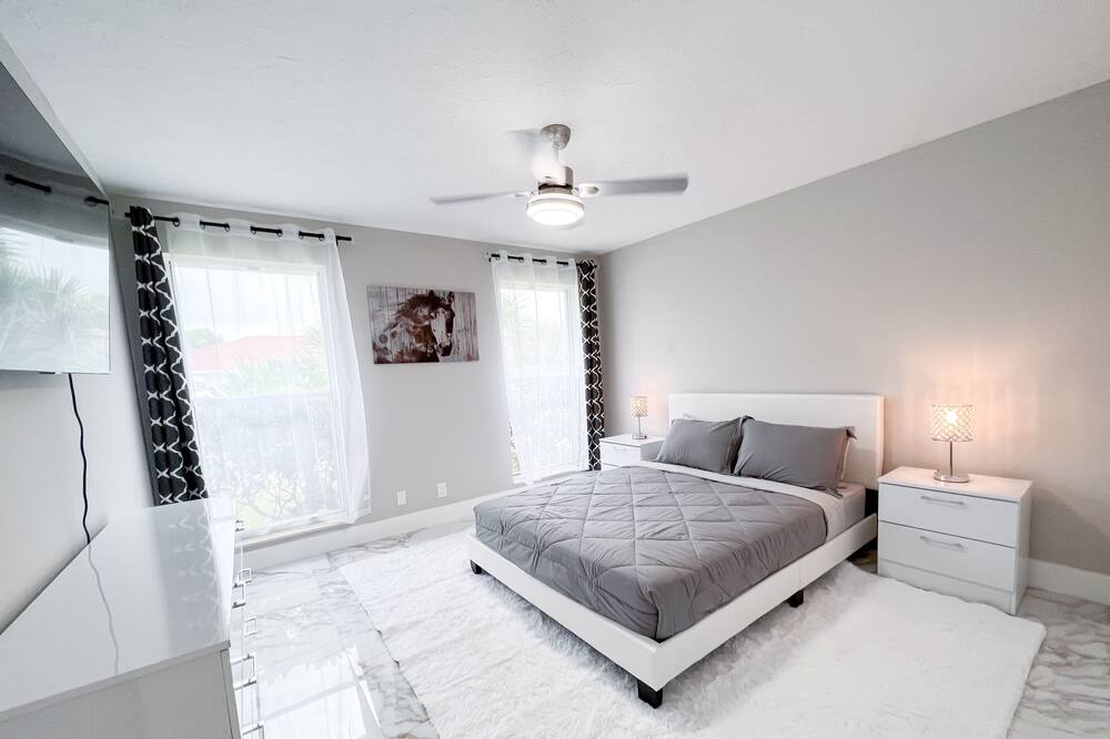 Photo of Bedroom in Greenview Shores