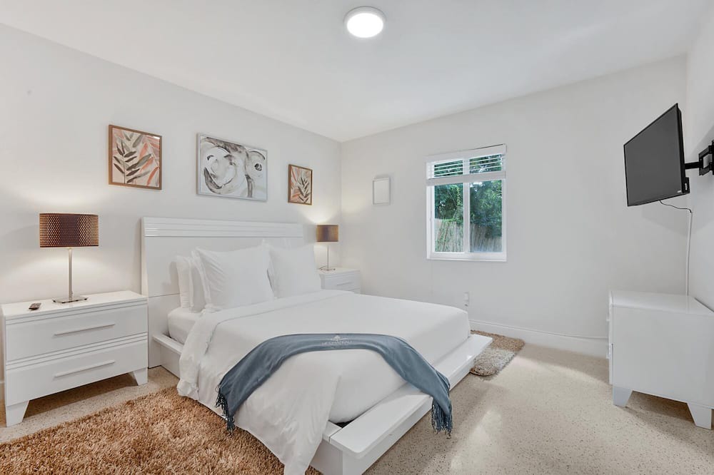 Photo of Others in Poinsettia Heights