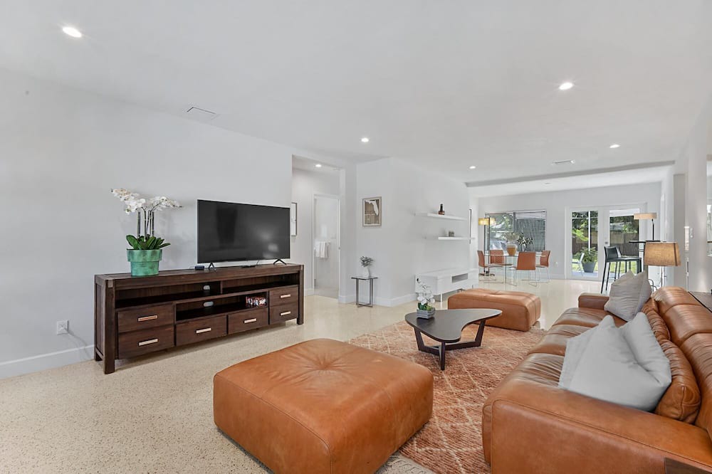 Photo of Others in Poinsettia Heights