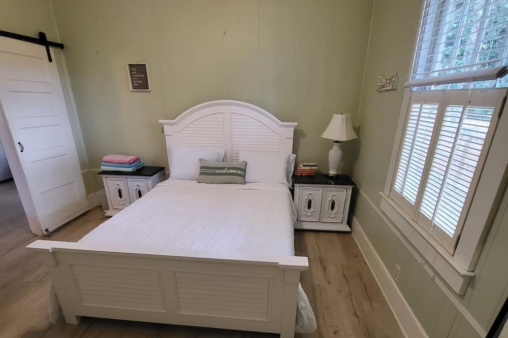Photo of Bedroom in Eastlake Weir