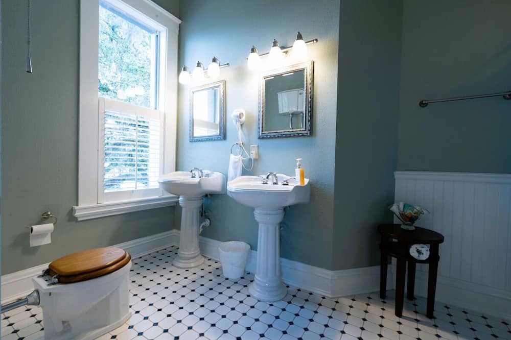 Photo of Bathroom in Arcadia Historic District