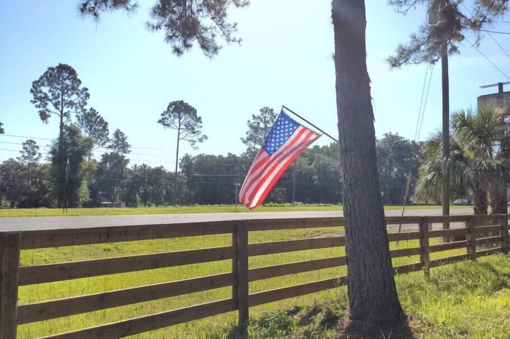 Photo of Others in Micanopy