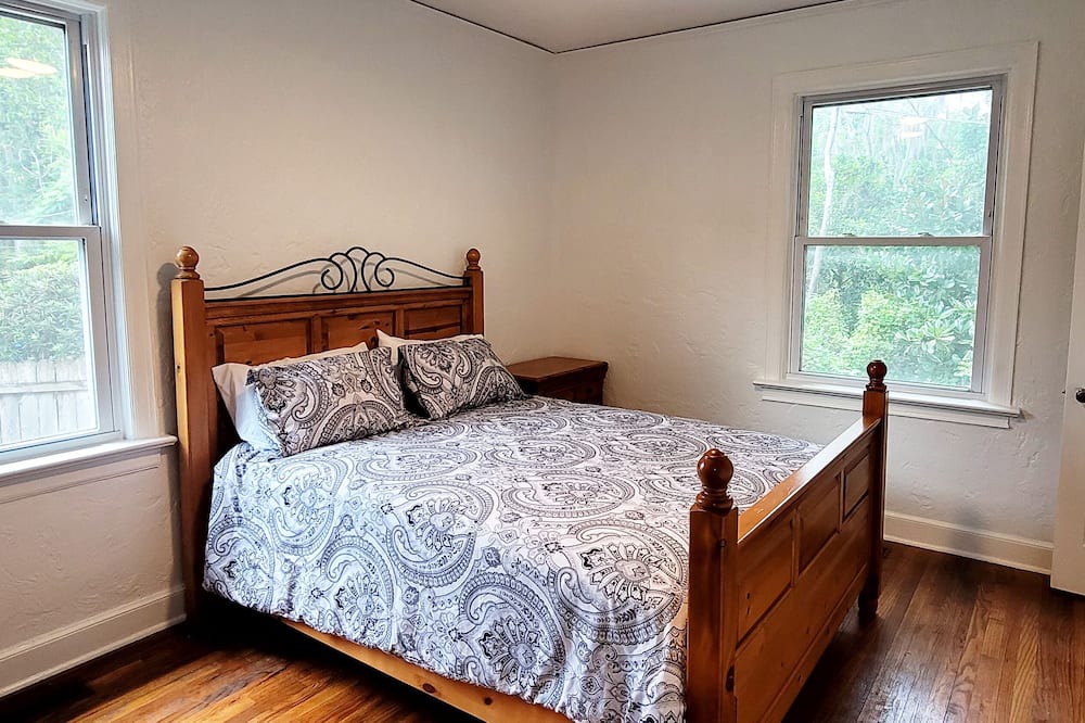 Photo of Bedroom in University Heights