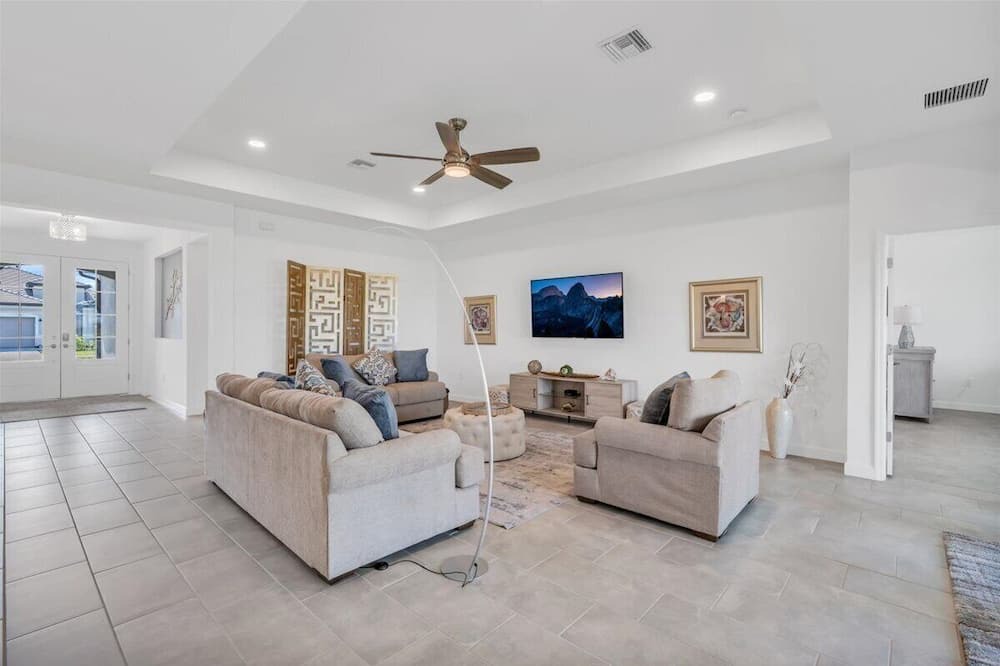 Photo of Livingroom in Gateway