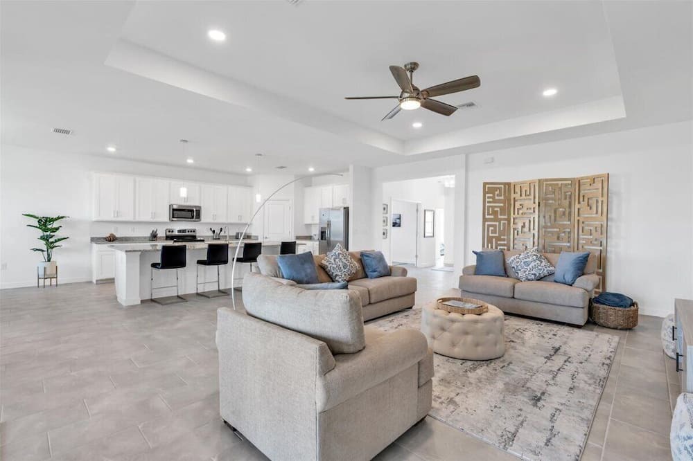Photo of Livingroom in Gateway
