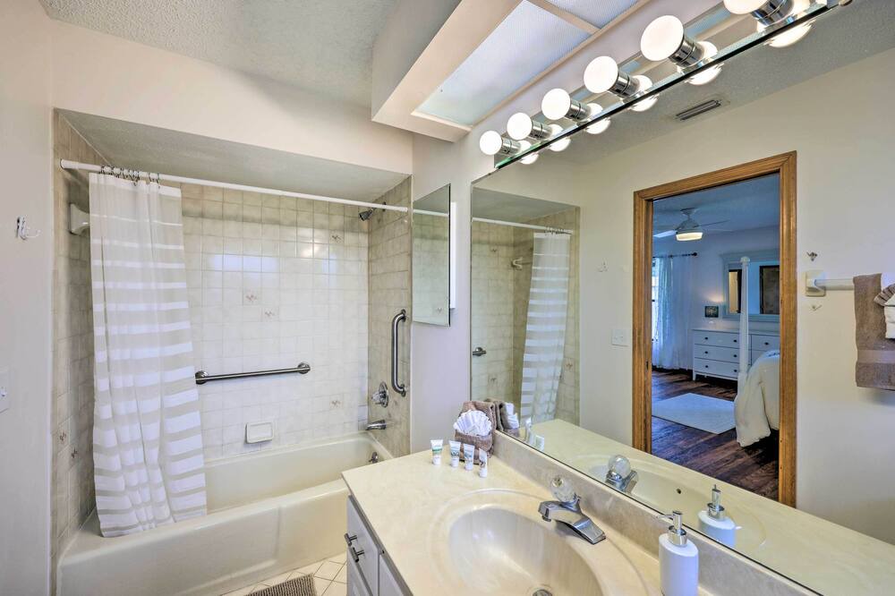 Photo of Bathroom in Palm Harbor