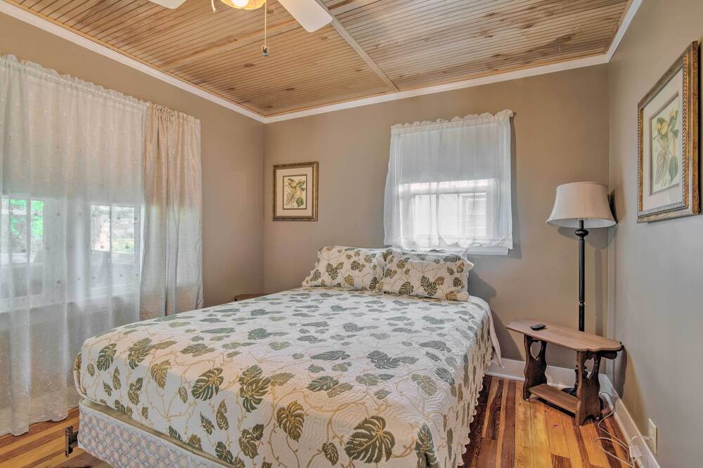 Photo of Bedroom in Yankeetown