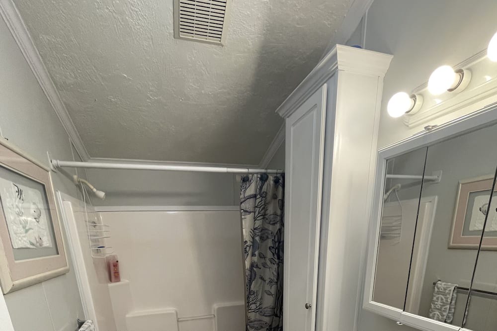 Photo of Bathroom in Suwannee