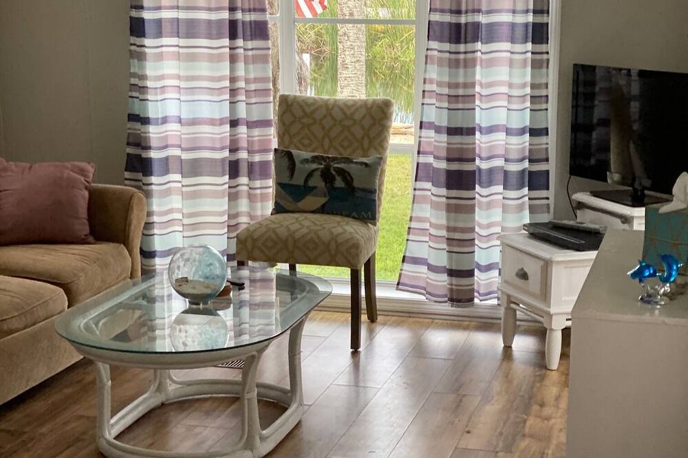 Photo of Livingroom in Suwannee