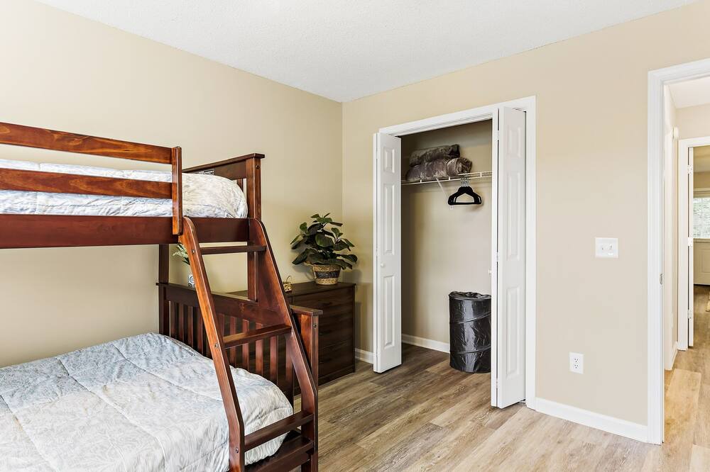 Photo of Bedroom in Enterprise