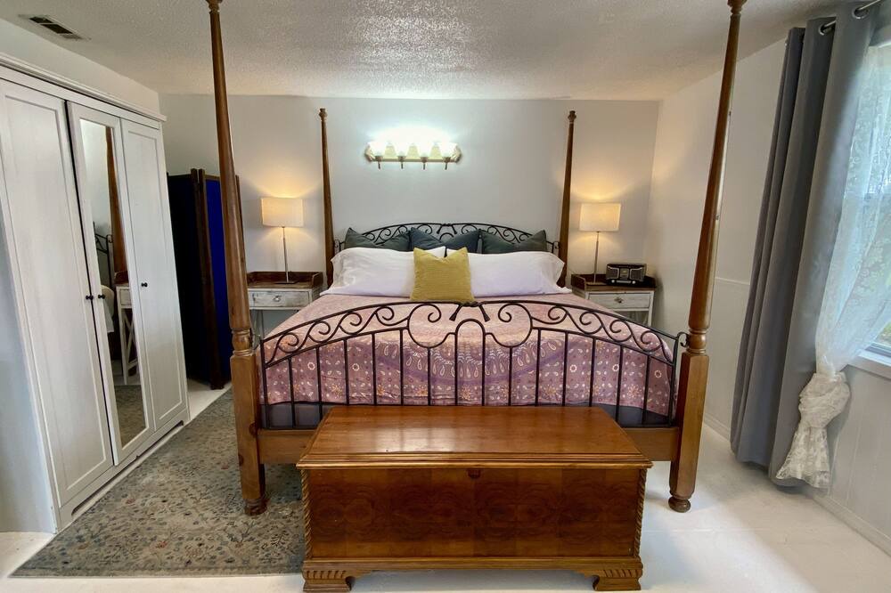 Photo of Bedroom in Wewahitchka