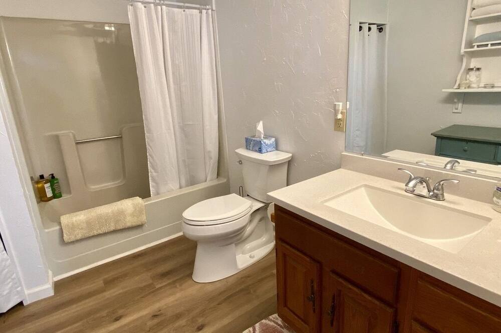 Photo of Bathroom in Wewahitchka