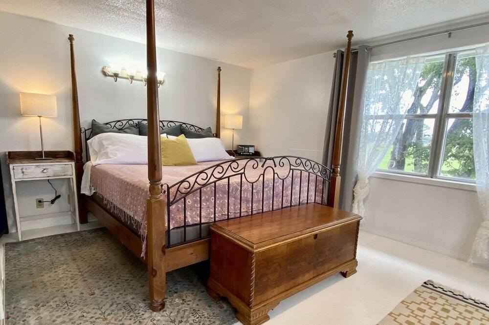 Photo of Bedroom in Wewahitchka