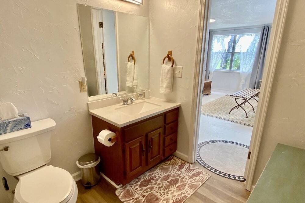 Photo of Bathroom in Wewahitchka