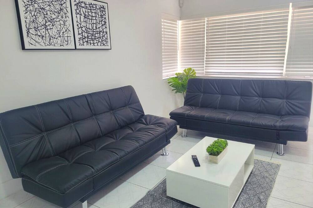 Photo of Livingroom in Lake Ridge