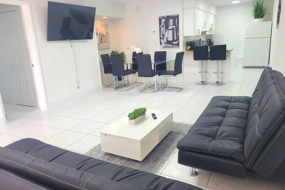 Photo of Livingroom in Lake Ridge